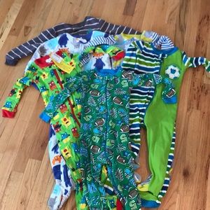 Boys one piece zip up feet pajamas. Size 4t.